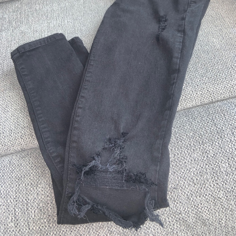 american eagle low rise black jeans !!